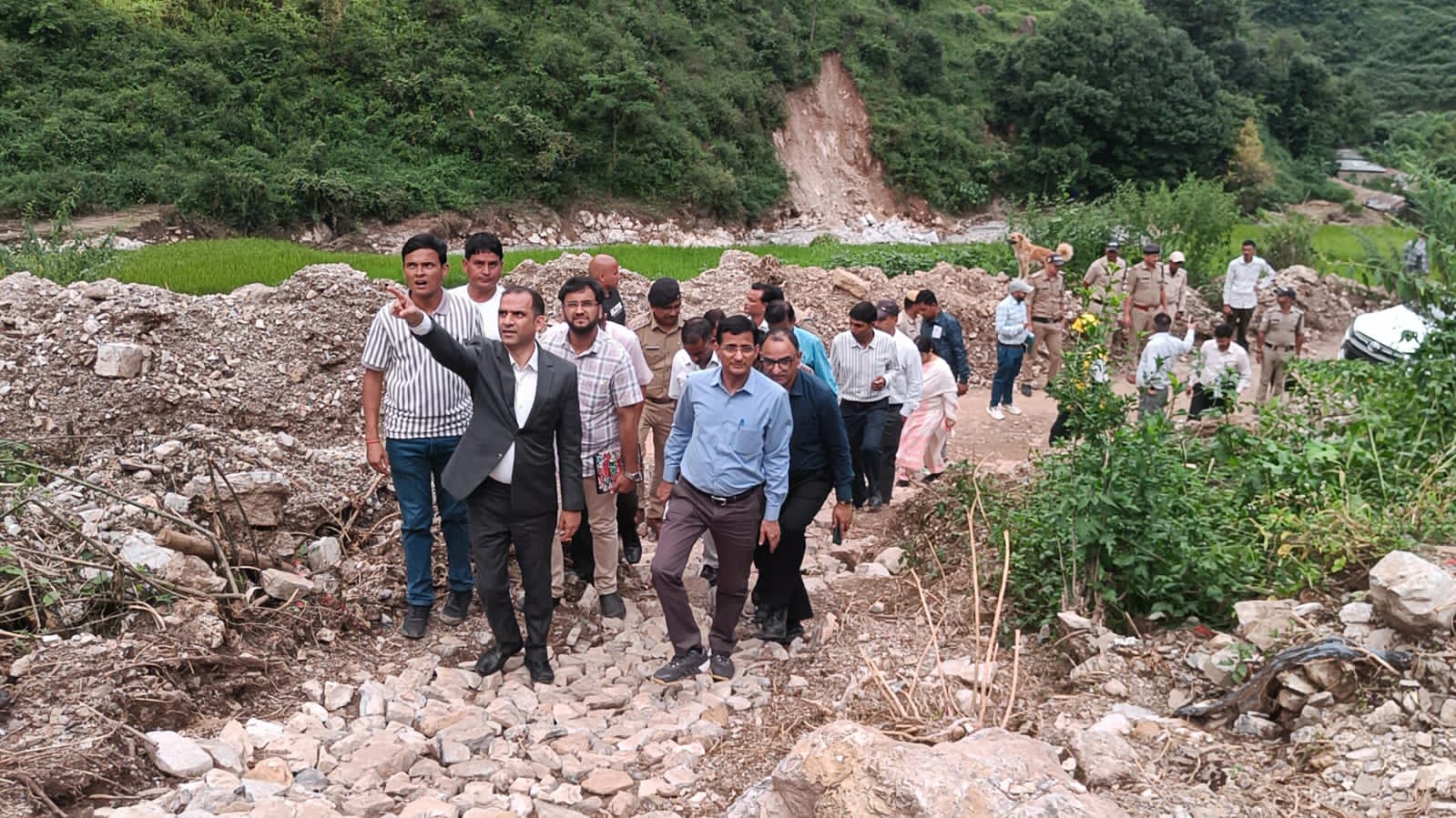 अंतर मंत्रालय केंद्रीय टीम बागेश्वर आपदा प्रभावित क्षेत्र का जायजा लेती। अंतर मंत्रालय केंद्रीय टीम बागेश्वर आपदा प्रभावित क्षेत्र का जायजा लेती।