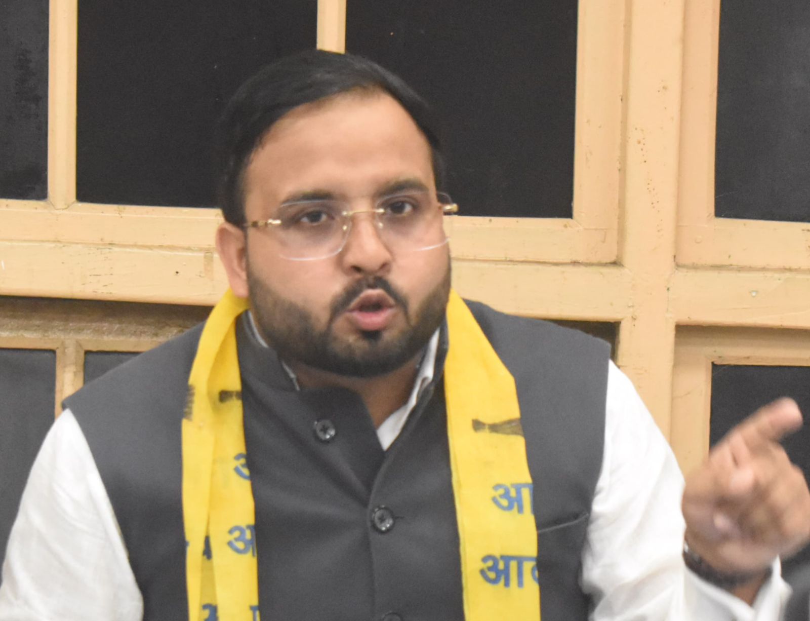 आम आदमी पार्टी उत्तर प्रदेश के मुख्य प्रवक्ता वंशराज दुबे आम आदमी पार्टी उत्तर प्रदेश के मुख्य प्रवक्ता वंशराज दुबे