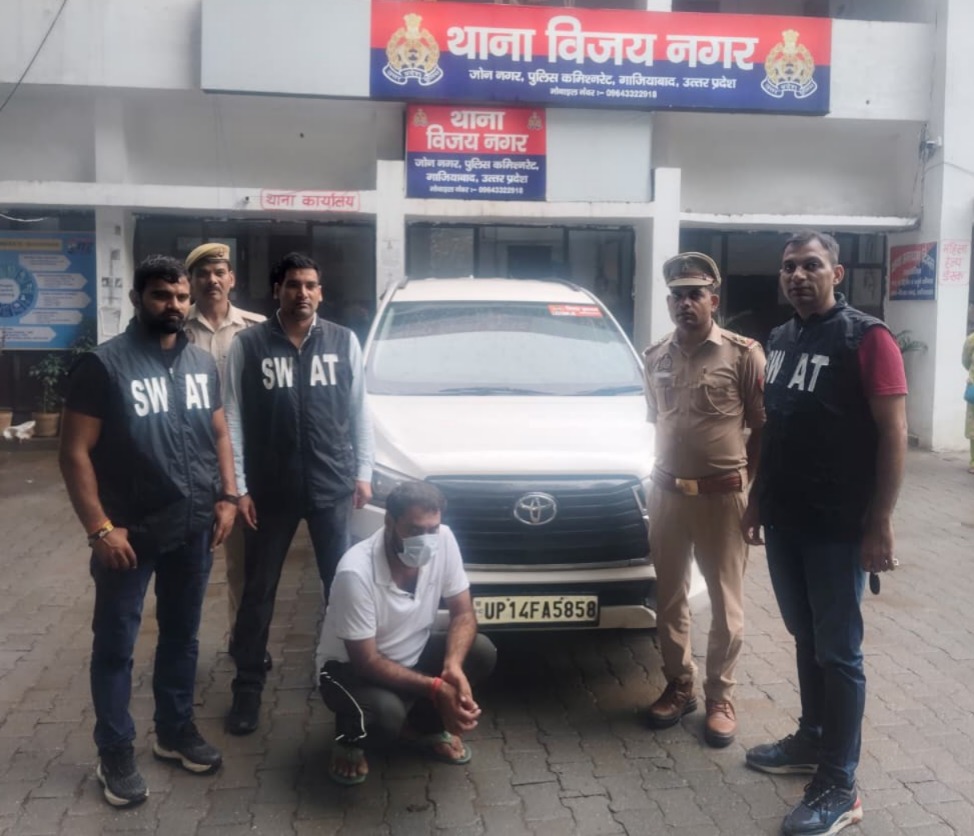 आरोपी पुलिस गिरफ्त में आरोपी पुलिस गिरफ्त में
