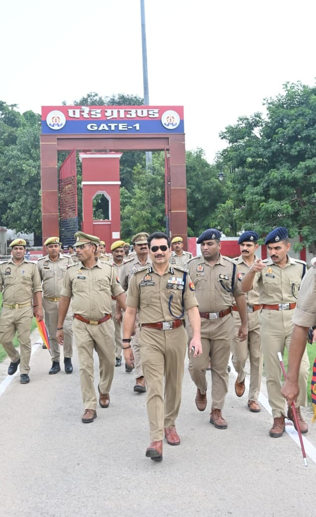पुलिस  लाइन में सीपी