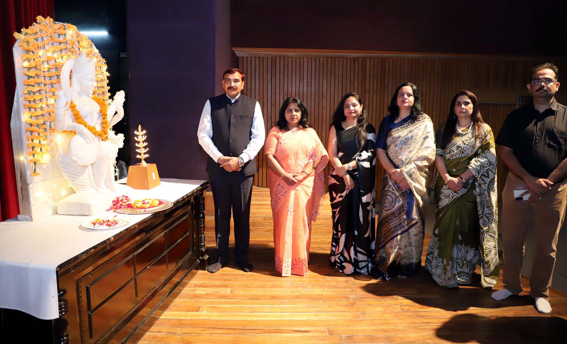 कार्यक्रम का उद्घाटन करते मुख्यातिथि कुलपति प्रो. नरसी राम बिश्नोई।