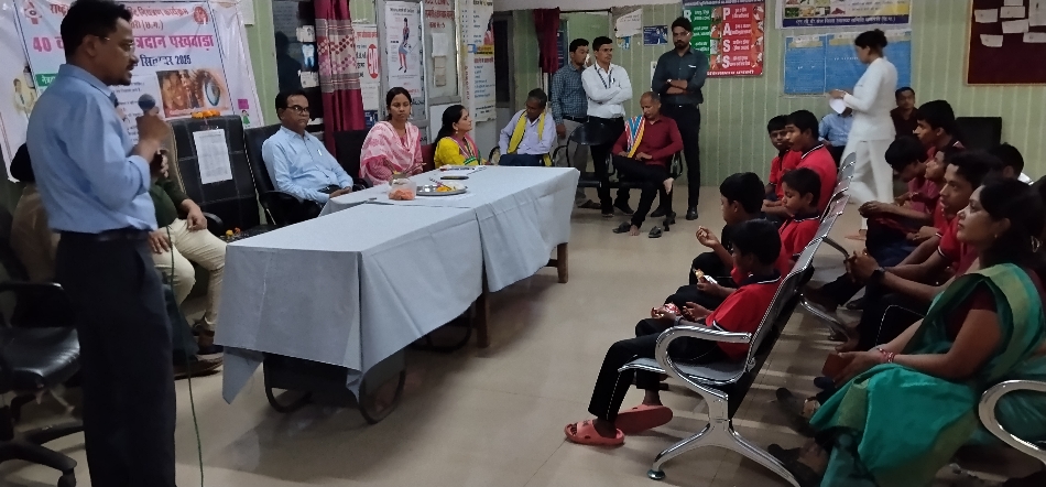 जिला अस्पताल के एनसीडी क्लिनिक में आयोजित समापन कार्यक्रम को संबोधित करते हुए नेत्ररोग विशेषज्ञ डा राजेश सूर्यवंशी। जिला अस्पताल के एनसीडी क्लिनिक में आयोजित समापन कार्यक्रम को संबोधित करते हुए नेत्ररोग विशेषज्ञ डा राजेश सूर्यवंशी।