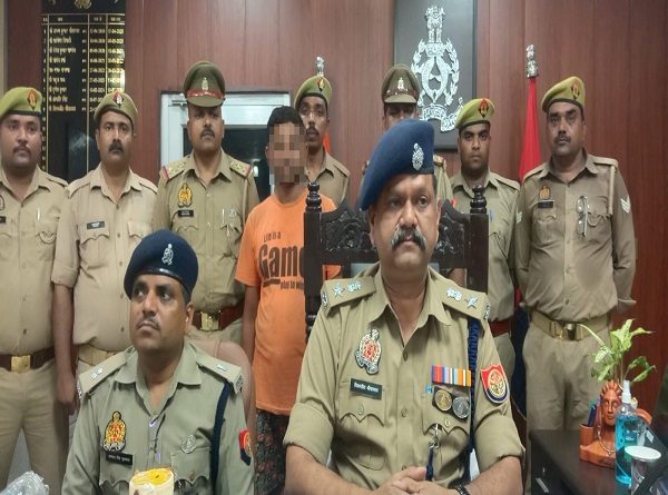 घटना का खुलासा करते पुलिस उपायुक्त पश्चिम घटना का खुलासा करते पुलिस उपायुक्त पश्चिम