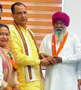 भाजपा में शामिल होते पूर्व सांसद चरणजीत सिंह रोड़ी। भाजपा में शामिल होते पूर्व सांसद चरणजीत सिंह रोड़ी।