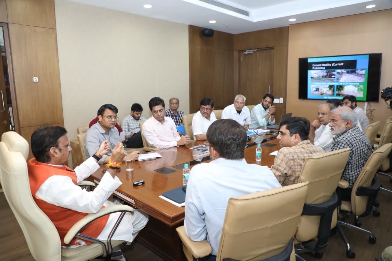 उपमुख्यमंत्री शुक्ल ने जीएमसी भोपाल के प्लेटिनम जुबिली कार्यक्रम में आवश्यक सहयोग के दिए निर्देश