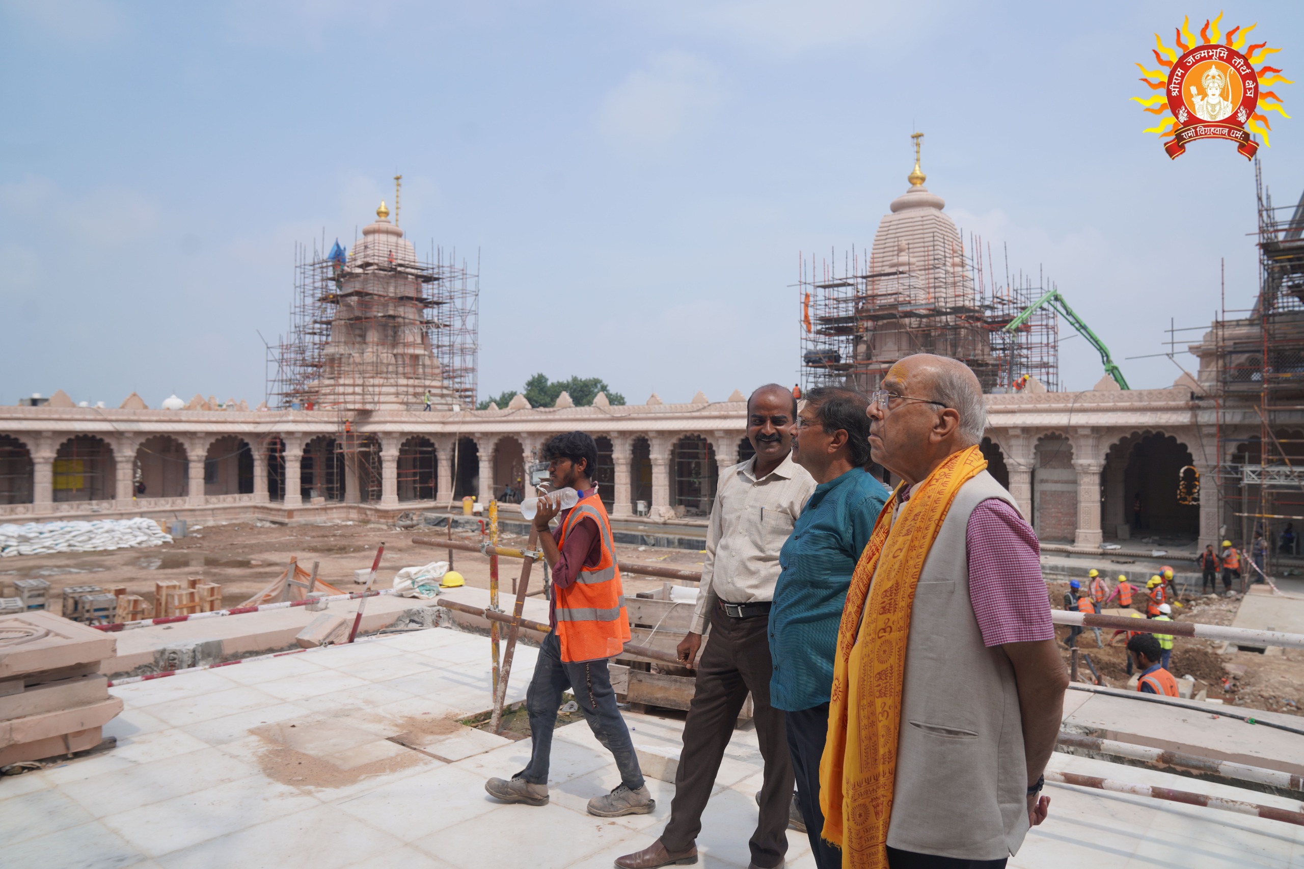 निर्माण समिति चेयरमैन नृपेन्द्र मिश्र ने राम मंदिर के निर्माण कार्यों का किया निरीक्षण निर्माण समिति चेयरमैन नृपेन्द्र मिश्र ने राम मंदिर के निर्माण कार्यों का किया निरीक्षण