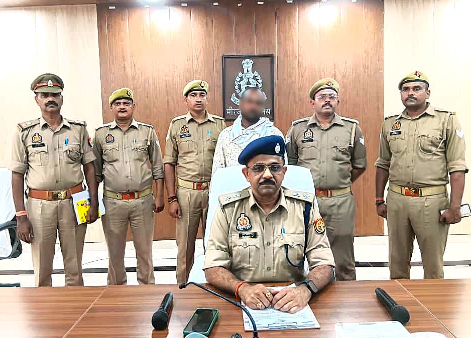 गिरफ्तार हेरोइन तस्कर,अपर पुलिस अधीक्षक आपरेशन ओपी सिंह व अन्य। गिरफ्तार हेरोइन तस्कर,अपर पुलिस अधीक्षक आपरेशन ओपी सिंह व अन्य।