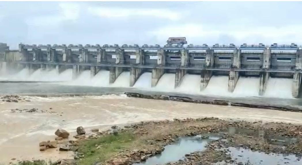 All 14 gates of Gangrel Dam were opened for trial All 14 gates of Gangrel Dam were opened for trial