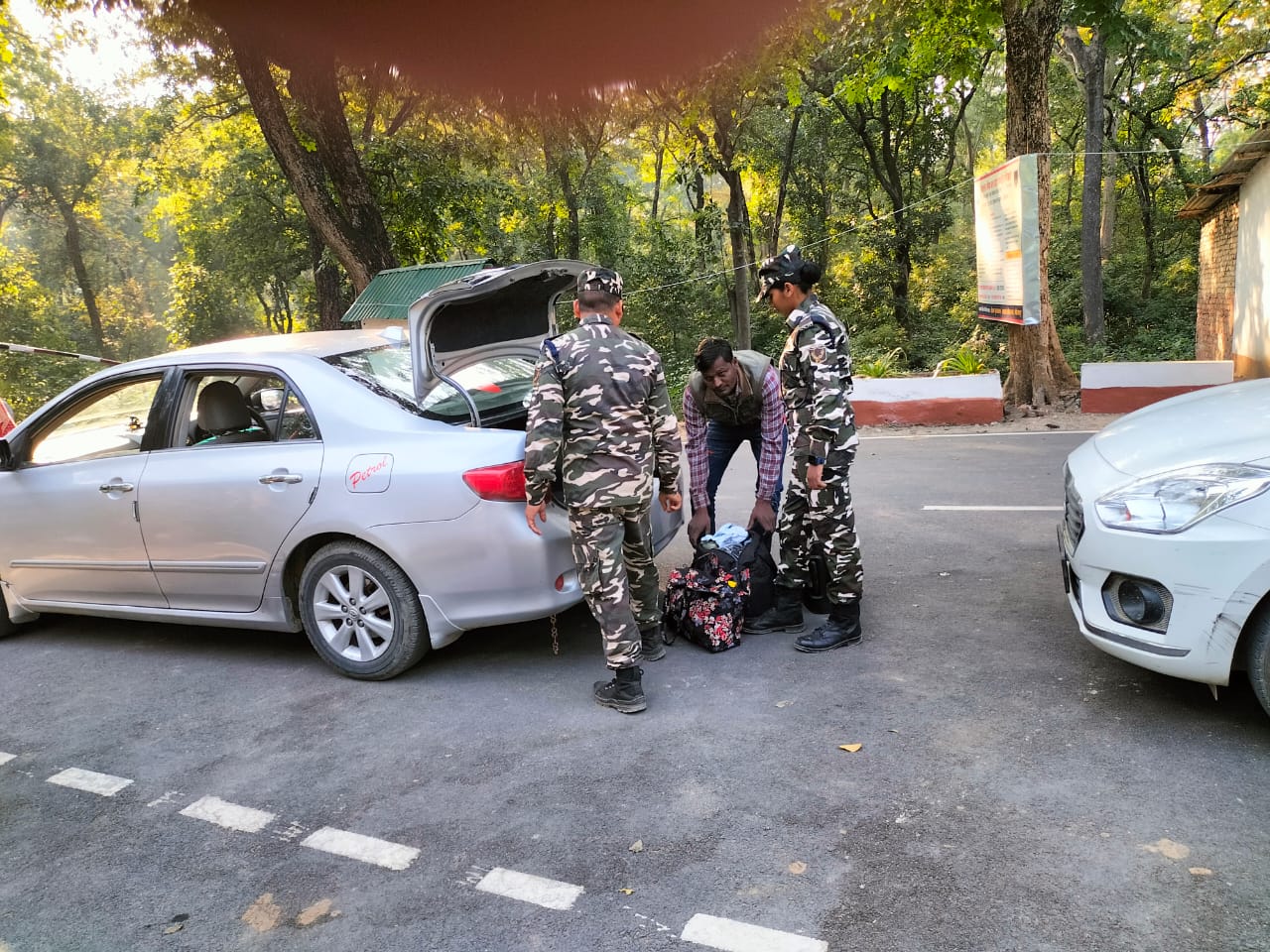 Vahanon ki jaanch Karti SSB team