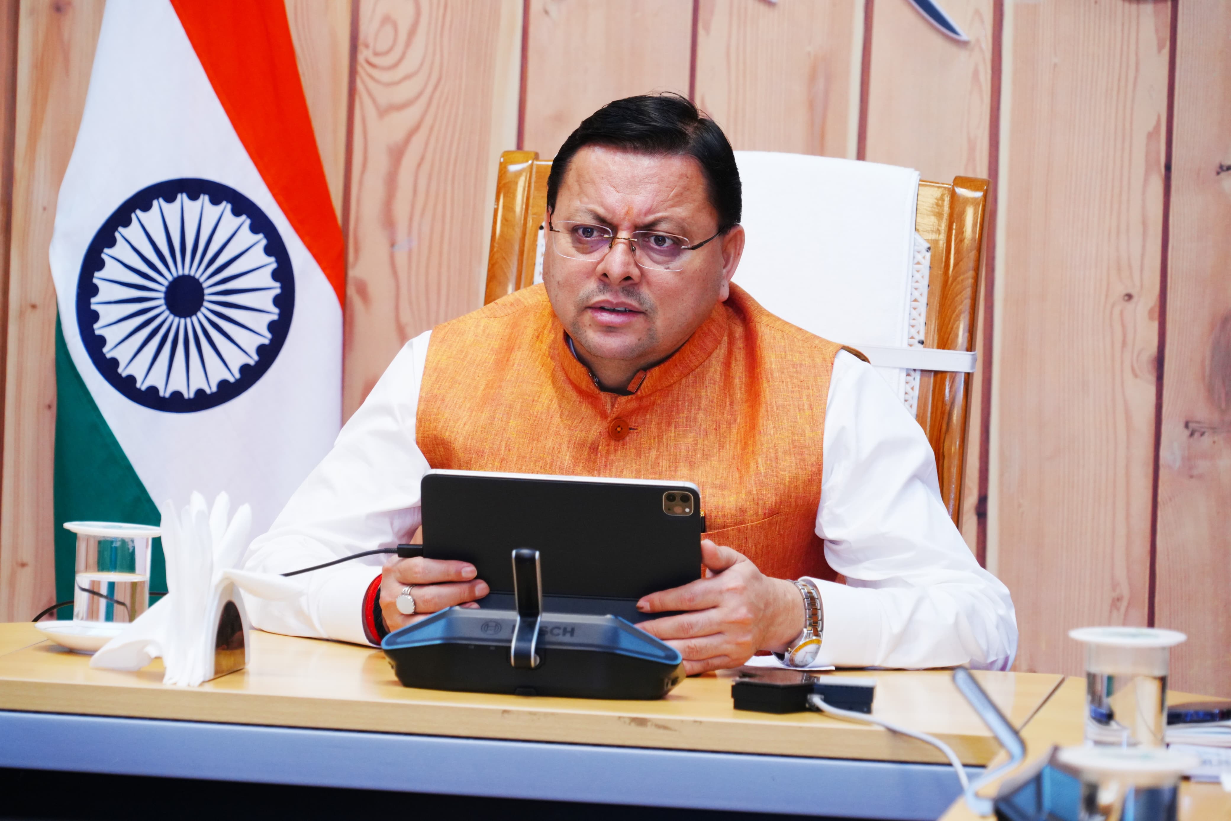 मुख्यमंत्री पुष्कर सिंह धामी उच्च स्तरीय बैठक करते। मुख्यमंत्री पुष्कर सिंह धामी उच्च स्तरीय बैठक करते।