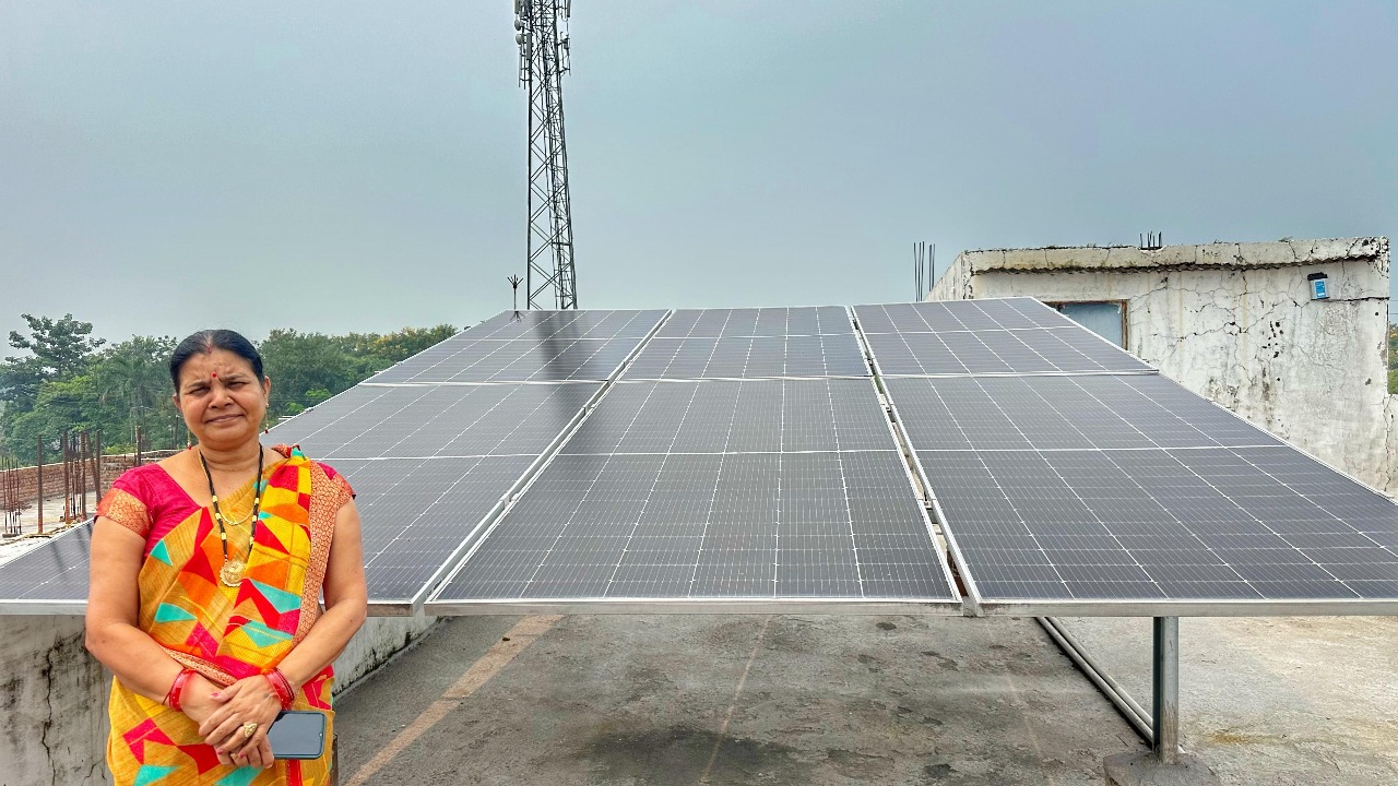 पीएम सूर्यघर मुफ्त बिजली योजना से उपभोक्ताओं को मिल रही राहत और ऊर्जा संरक्षण को बढ़ावा पीएम सूर्यघर मुफ्त बिजली योजना से उपभोक्ताओं को मिल रही राहत और ऊर्जा संरक्षण को बढ़ावा