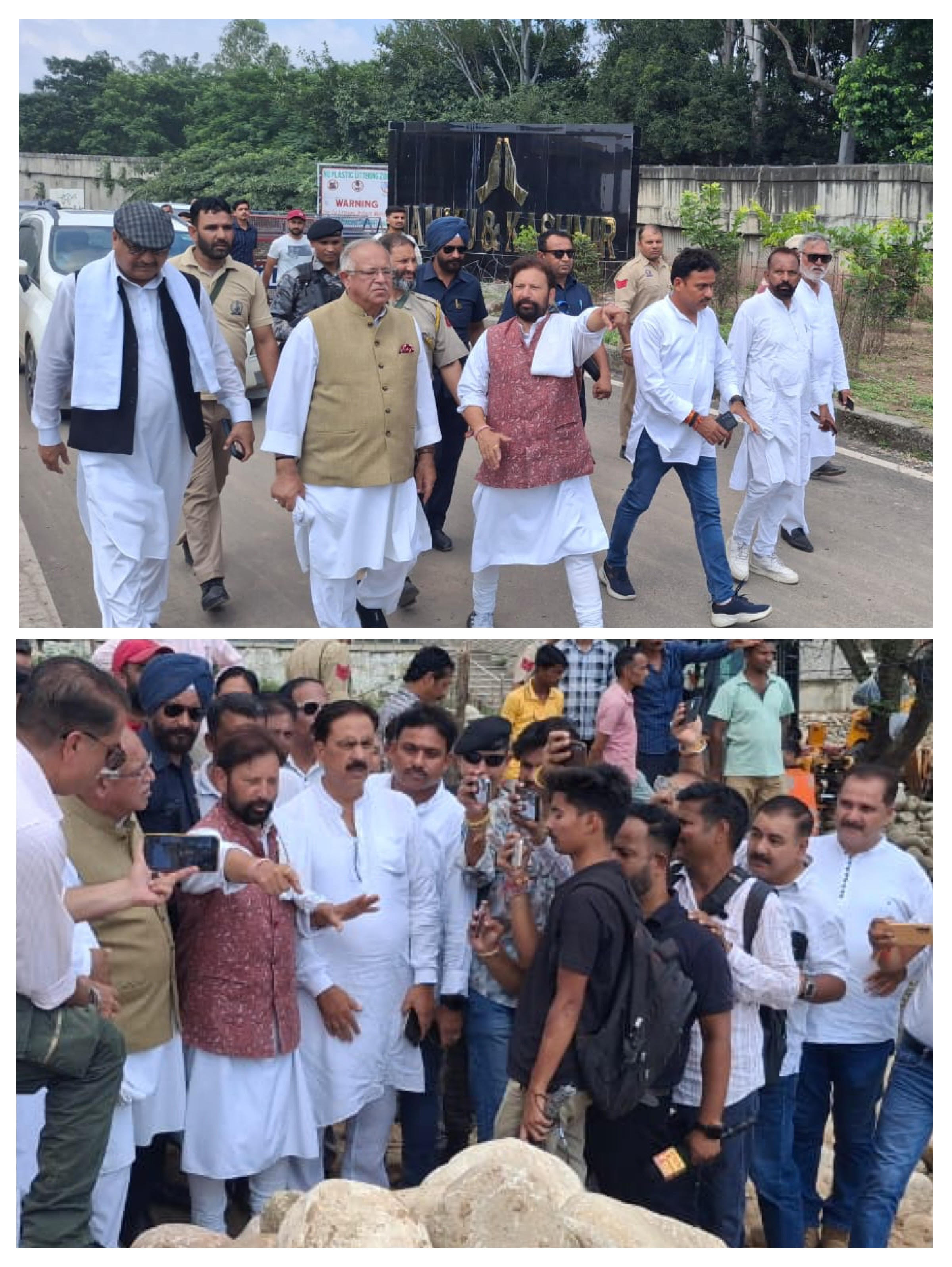 Jammu and Kashmir Congress President Tariq Hameed Karra visited the flood affected area of ​​Kathua, demanded five thousand crores for Kathua