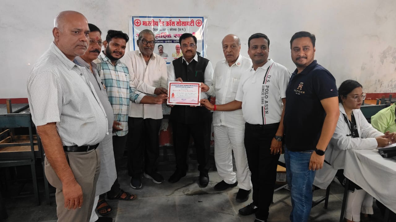 कोरबा : छग रजत जयंती महोत्सव के तहत कमला नेहरु काॅलेज के प्राध्यापकों-विद्यार्थियों ने जरुरतमंदों के लिए अर्पित किया रक्तदान का महादान