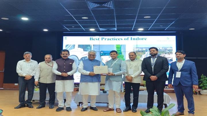 महापौर ने नई दिल्ली में प्राप्त किया पुरस्कार महापौर ने नई दिल्ली में प्राप्त किया पुरस्कार