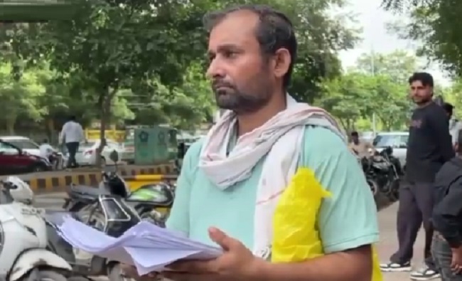 भिंडः होटल के रसोइए के खाते में करोड़ों का लेन-देन, आयकर विभाग ने भेजा 46 करोड़ का नोटिस भिंडः होटल के रसोइए के खाते में करोड़ों का लेन-देन, आयकर विभाग ने भेजा 46 करोड़ का नोटिस