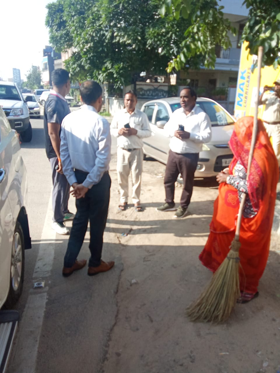 शहर की सफाई व्यवस्था की प्रभावी मॉनिटरिंग के लिए फील्ड पर उतरी नगर निगम ग्रेटर की पूरी टीम