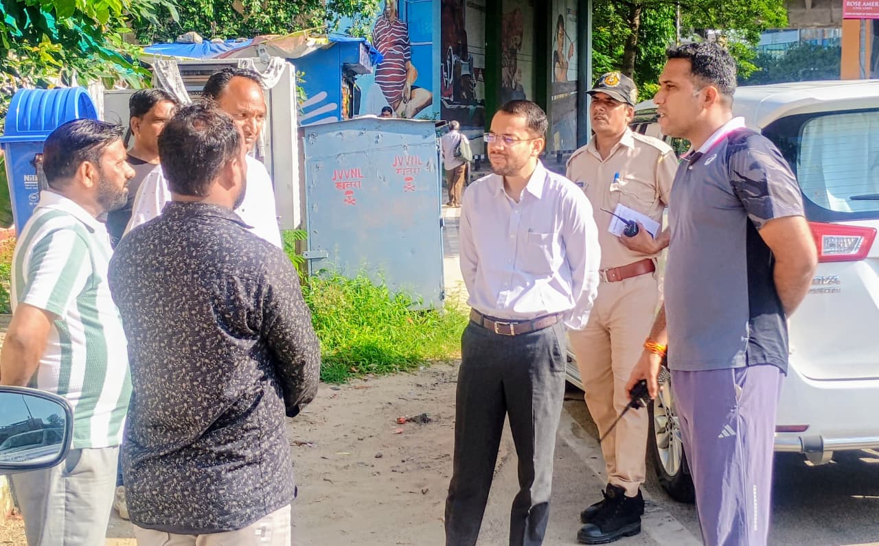 शहर की सफाई व्यवस्था की प्रभावी मॉनिटरिंग के लिए फील्ड पर उतरी नगर निगम ग्रेटर की पूरी टीम