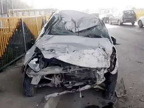 सेक्टर 29 के पास बाईपास रोड़ पर पलटी कार सेक्टर 29 के पास बाईपास रोड़ पर पलटी कार