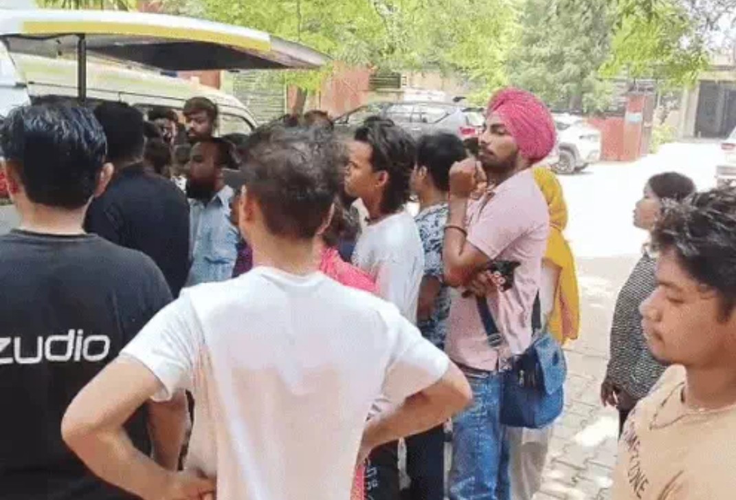 सिविल अस्पताल में शव लेने पहुंचे परिजन