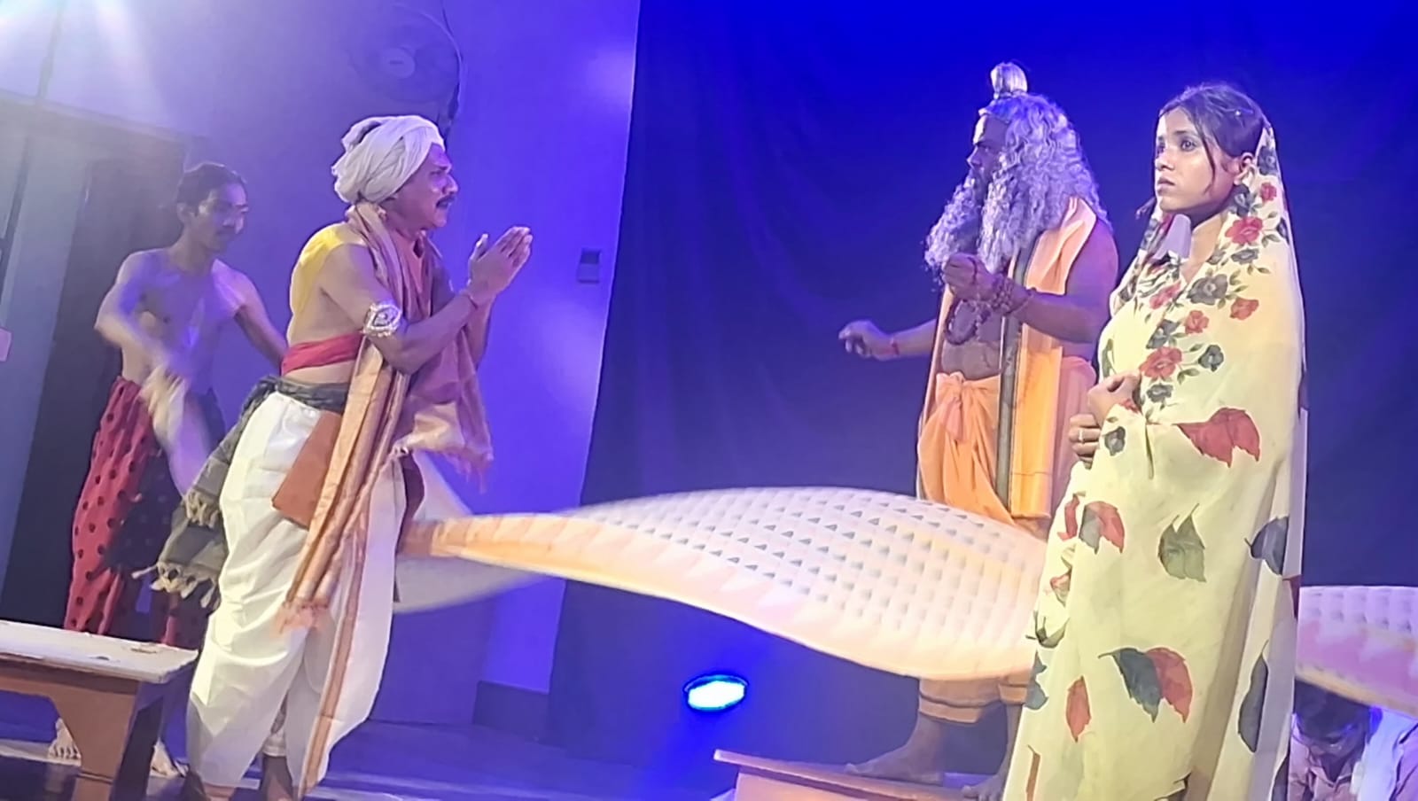 'सत्य हरिश्चंद्र' का मंचन