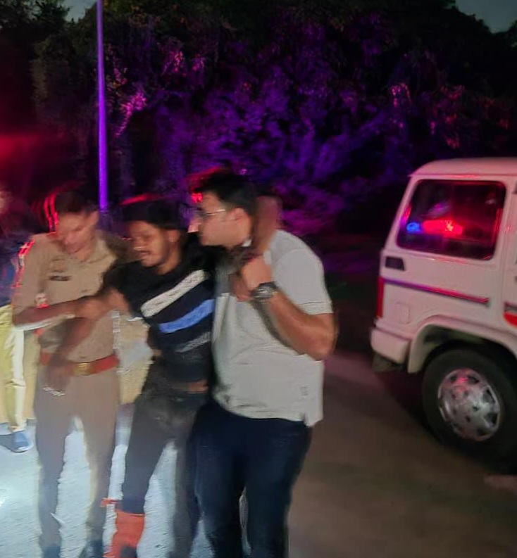 पुलिस मुठभेड़ के दौरान दो शातिर लुटेरे गिरफ्तार, एक के पैर में लगी गोली