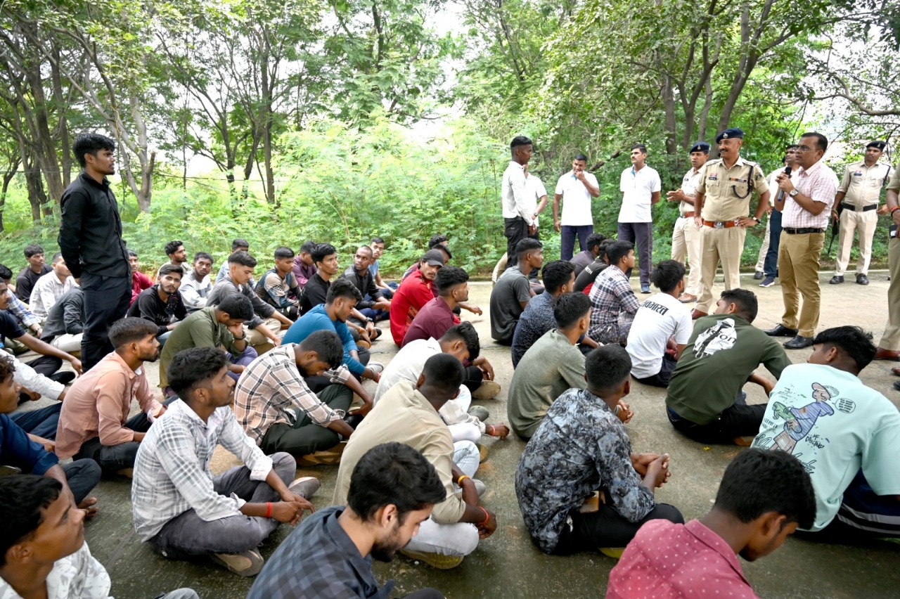 जांजगीर : अग्निवीर में लिखित परीक्षा में चयनित युवाओं की शारीरिक दक्षता प्रशिक्षण प्रारंभ जांजगीर : अग्निवीर में लिखित परीक्षा में चयनित युवाओं की शारीरिक दक्षता प्रशिक्षण प्रारंभ