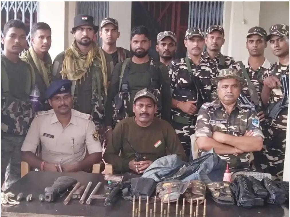बिहार पुलिस -एसएसबी -एसटीएफ की टीम द्वारा औरंगाबाद से जब्त हथियार-कारतूस