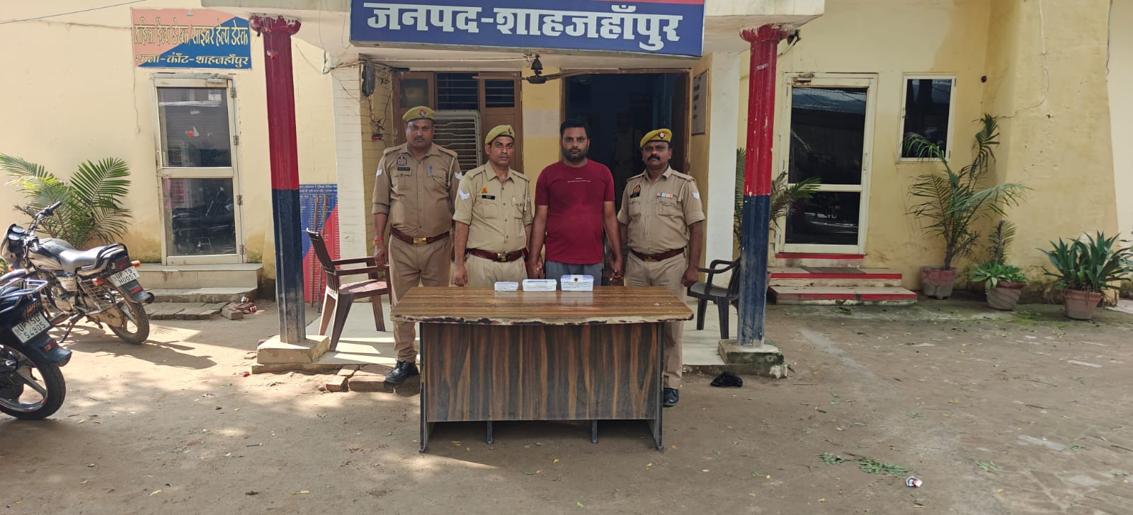 पुलिस की गिरफ्त में नकली नोट का सौदागर पुलिस की गिरफ्त में नकली नोट का सौदागर