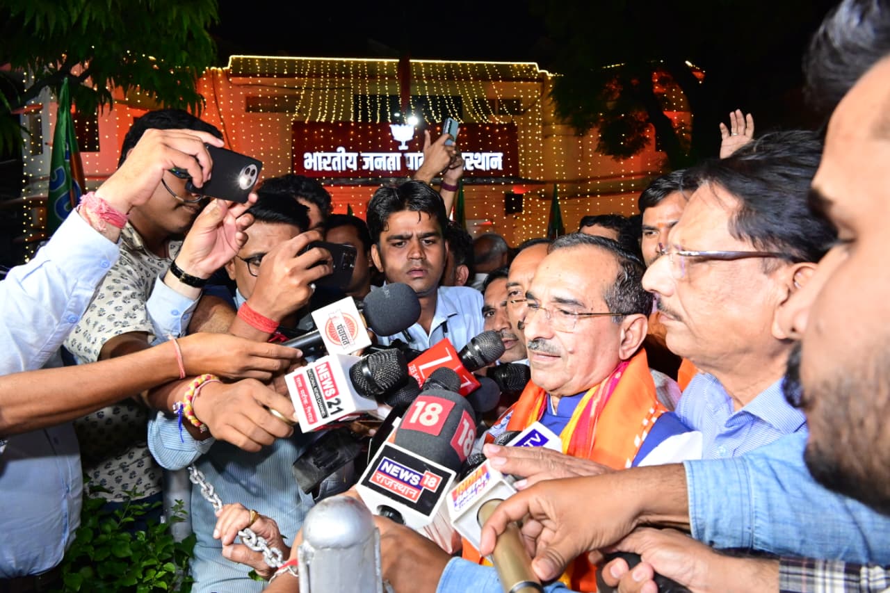 एनडीए उम्मीदवार सीपी राधाकृष्णन की उपराष्ट्रपति पद पर ऐतिहासिक जीत, भाजपा प्रदेश कार्यालय में आतिशबाजी, जश्न का माहौल
