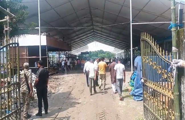 मंच निर्माण का काम जोरों पर