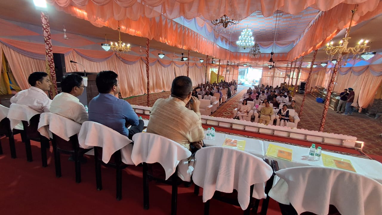 श्रीनगर में सहकारिता संबंधित बैठक की हुई व्यापक समीक्षा श्रीनगर में सहकारिता संबंधित बैठक की हुई व्यापक समीक्षा