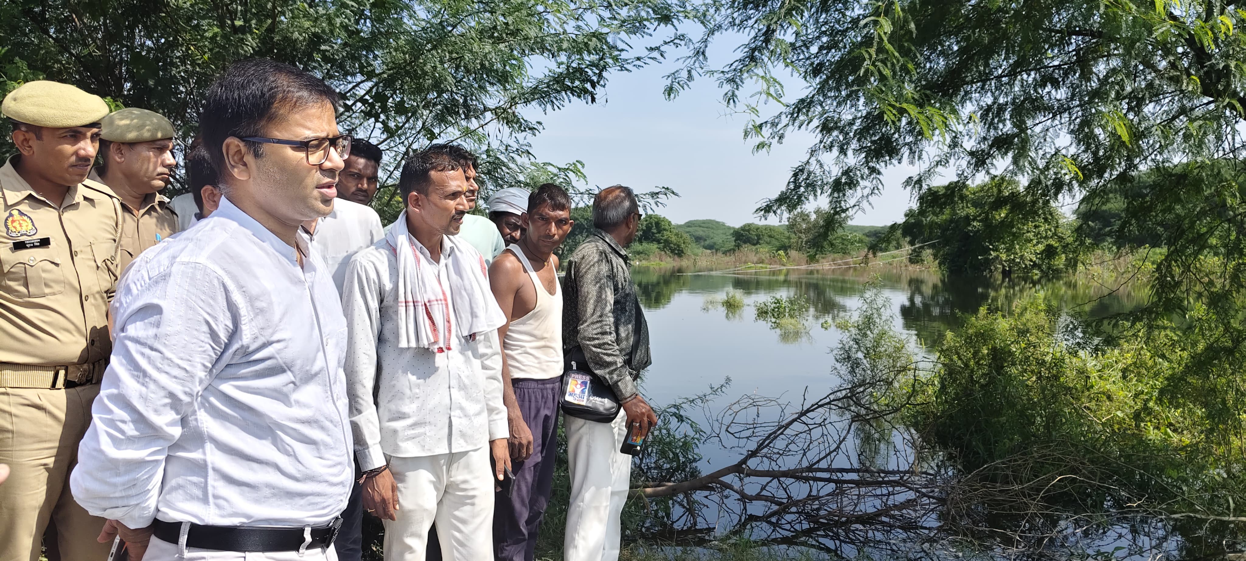 निरीक्षण करते डीएम