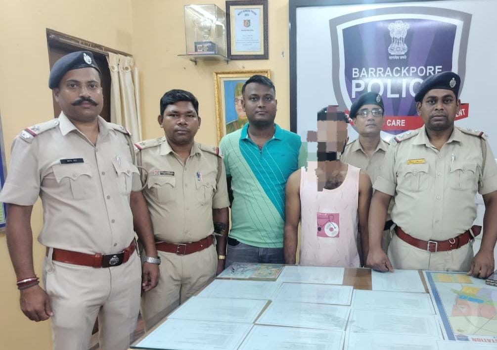 पुलिस की गिरफ्त में आरोपित