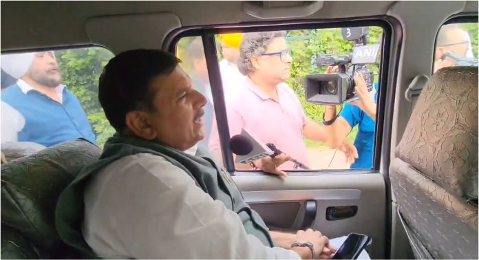 अस्पताल की मांग कर रहा था उस पर पीएसए लगा दिया जम्मू-कश्मीर विधायक मेहराज मलिक की गिरफ्तारी पर -आप के संजय सिंह अस्पताल की मांग कर रहा था उस पर पीएसए लगा दिया जम्मू-कश्मीर विधायक मेहराज मलिक की गिरफ्तारी पर -आप के संजय सिंह