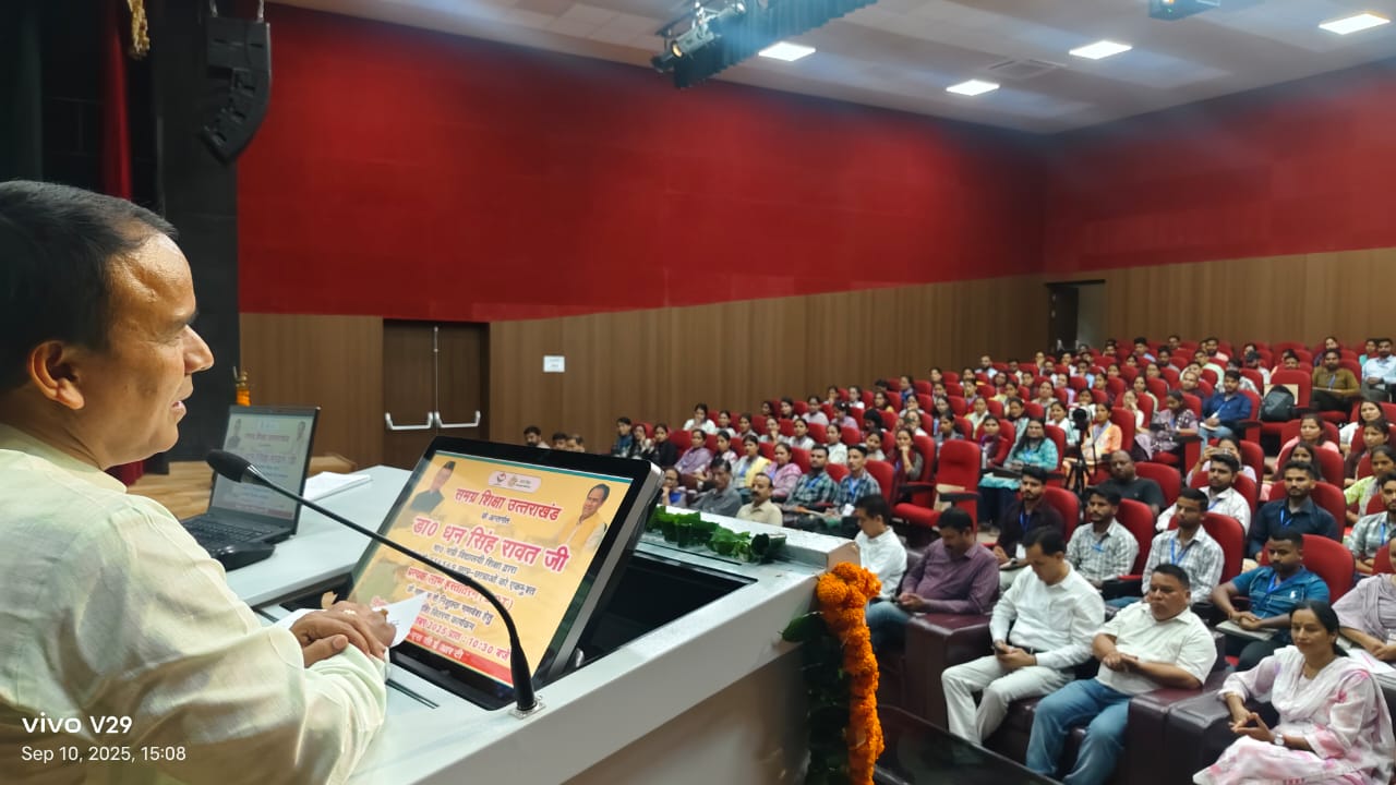 कार्यक्रम को संबोधित करते मंत्री धन सिंह रावत।