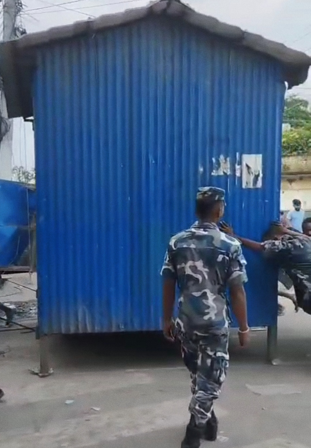अररिया फोटो:बॉर्डर को व्यवस्थित करते अररिया फोटो:बॉर्डर को व्यवस्थित करते