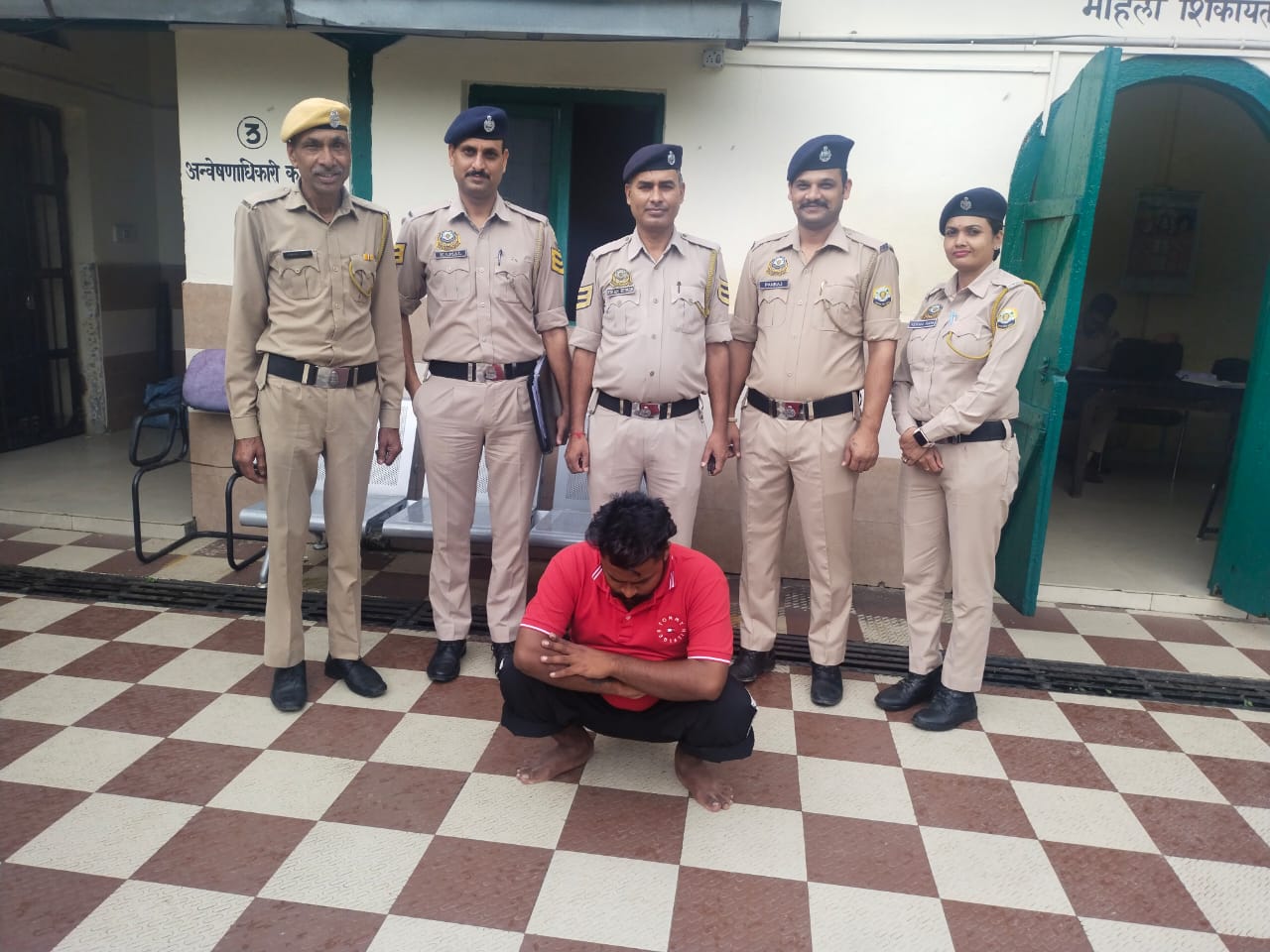 चिट्टे के साथ पकड़ा गया आरोपी।