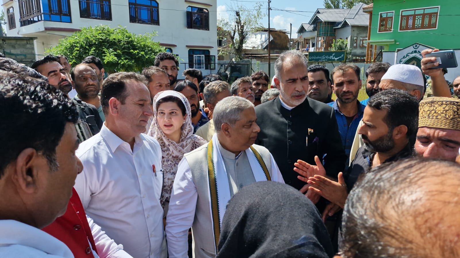 सत शर्मा, सुनील शर्मा ने पुलवामा के बाढ़ प्रभावित इलाकों का दौरा किया, राहत और पुनर्वास का आश्वासन दिया