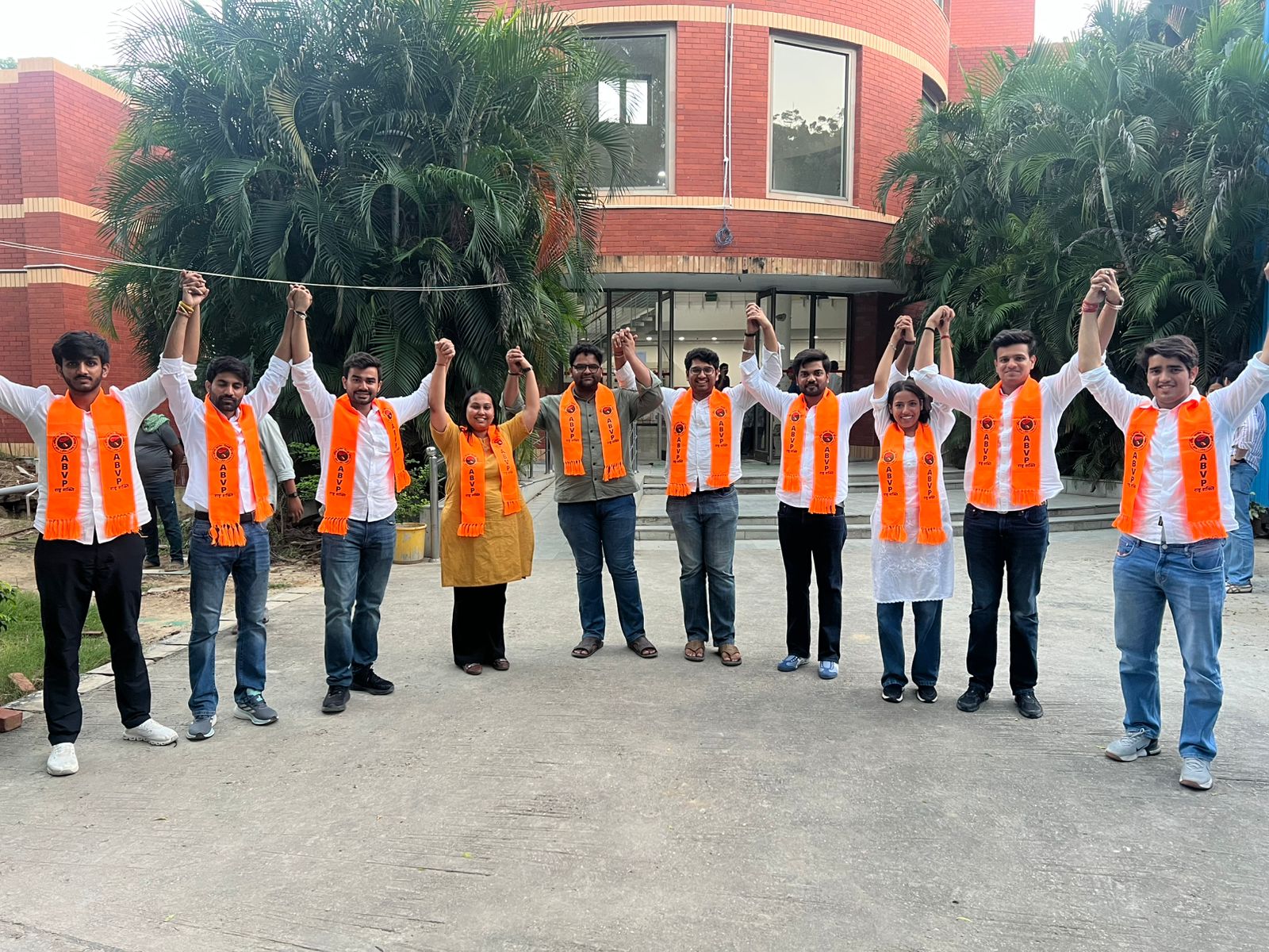 अभाविप के दिल्ली प्रांत मंत्री सार्थक शर्मा के साथ संभावित उम्मीदवार। अभाविप के दिल्ली प्रांत मंत्री सार्थक शर्मा के साथ संभावित उम्मीदवार।