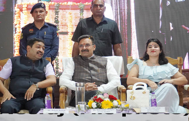 सोनीपत: खेल विश्वविद्यालय के दीक्षारंभ कार्यक्रम हरियाणा विधानसभा अध्यक्ष हरविंदर कल्याण मंच पर सोनीपत: खेल विश्वविद्यालय के दीक्षारंभ कार्यक्रम हरियाणा विधानसभा अध्यक्ष हरविंदर कल्याण मंच पर