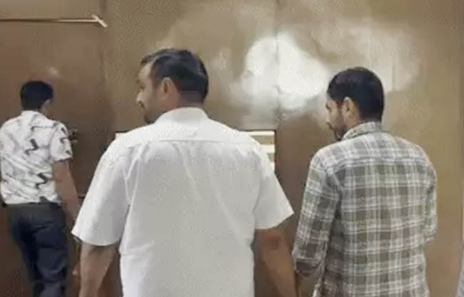 सोनीपत: हाउसिंग बोर्ड कार्यालय सेक्टर 14 के एक क्लर्क  10 हजार रुपये लेते हुए गिरफ्तार