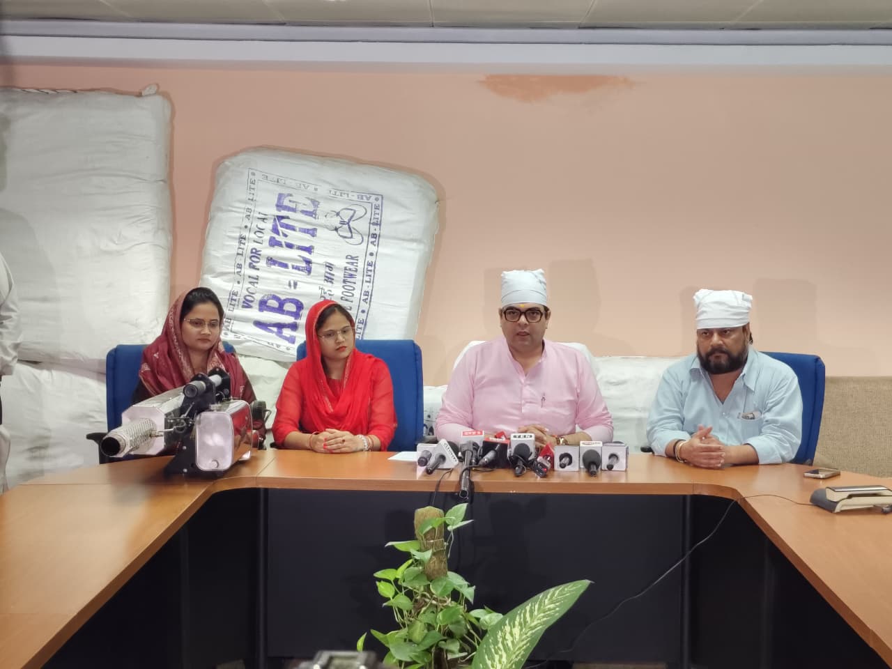 पत्रकार वार्ता को संबोधित करते हुए अंकुश नारंग। पत्रकार वार्ता को संबोधित करते हुए अंकुश नारंग।