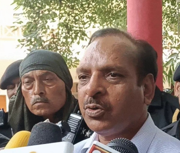 जानकारी देते कुलानुशासक जानकारी देते कुलानुशासक