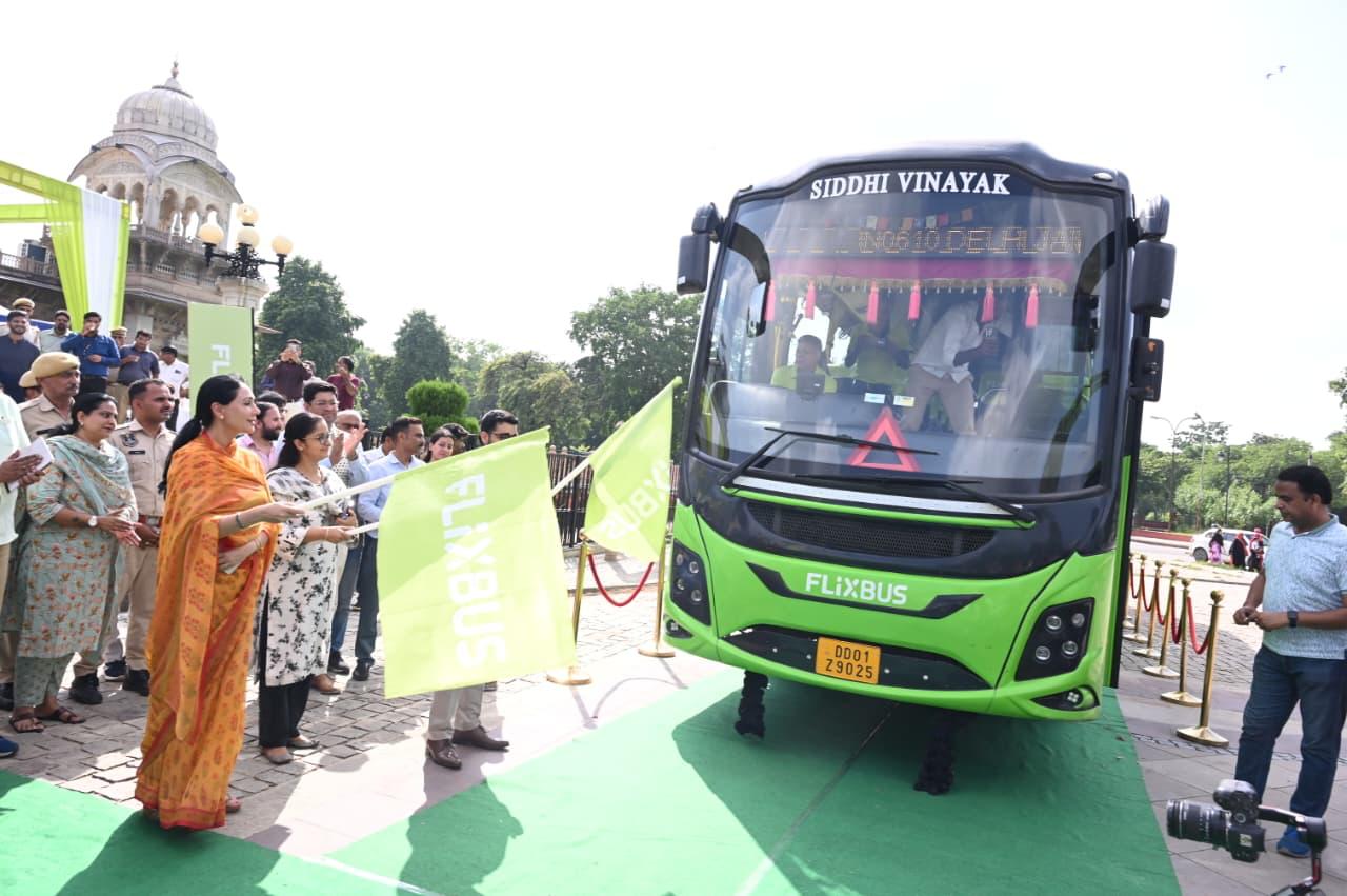 उपमुख्यमंत्री दीया कुमारी ने फ्लिक्सबस को दिखाई हरी झंडी