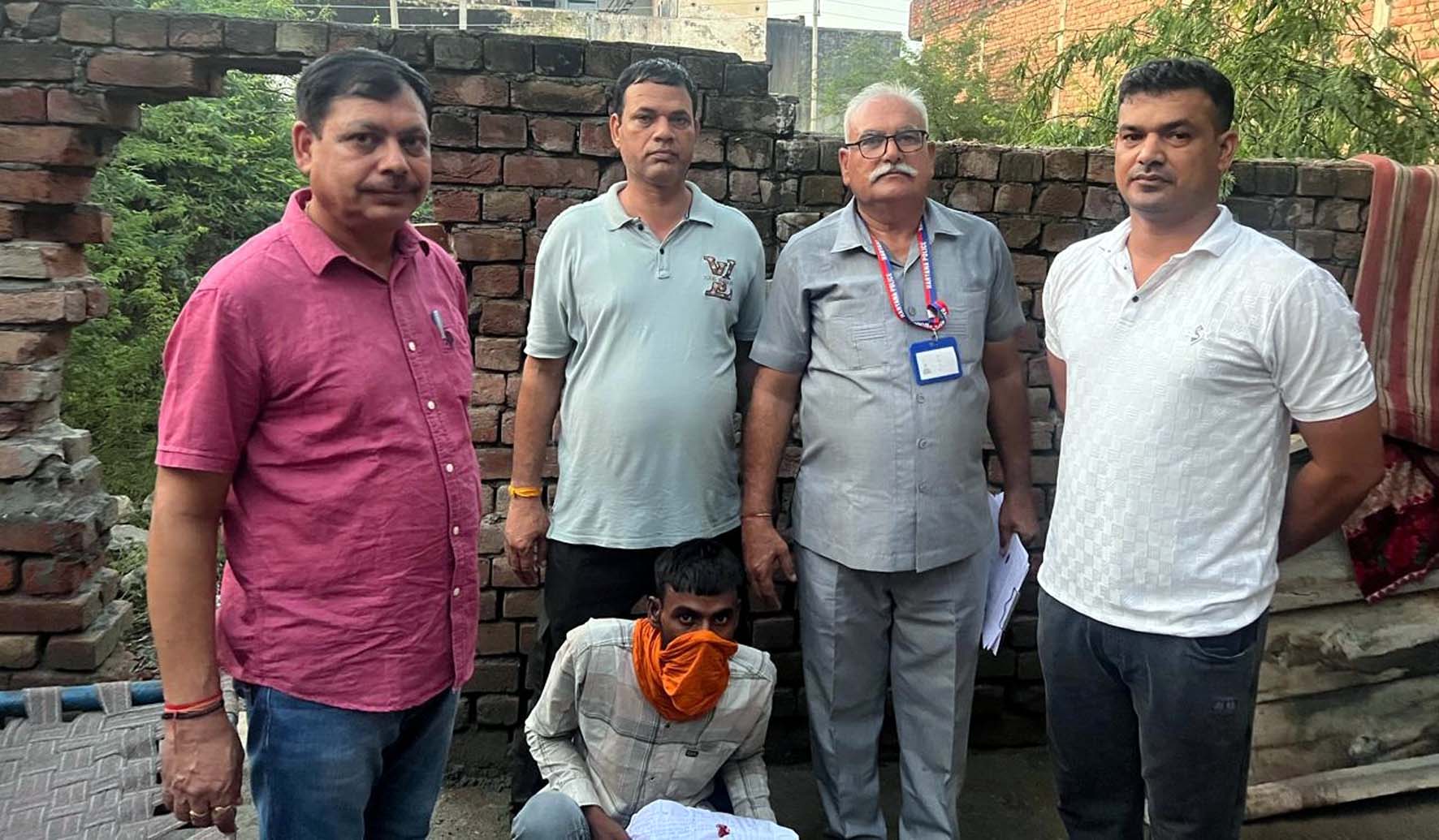 अंबेडकर बस्ती से पकड़ा गया आरोपी। अंबेडकर बस्ती से पकड़ा गया आरोपी।