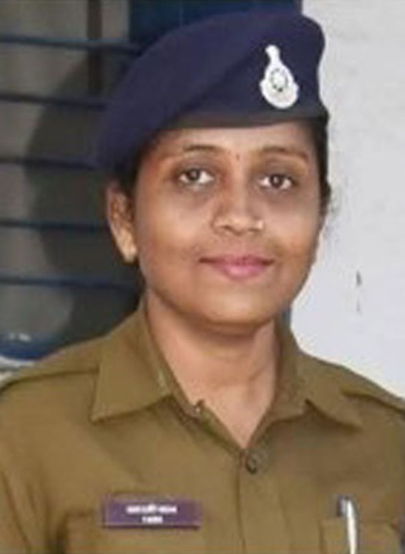 महिला कांस्टेबल आरती पाल को अंतिम विदाई... महिला कांस्टेबल आरती पाल को अंतिम विदाई...