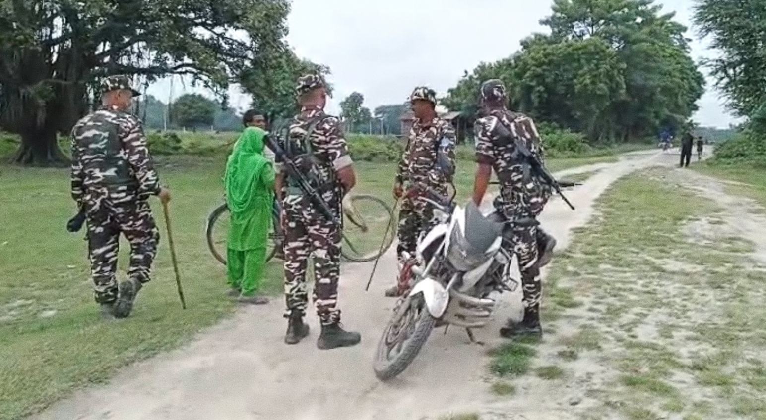 अररिया फोटो:खुले बॉर्डर पर एसएसबी जवान