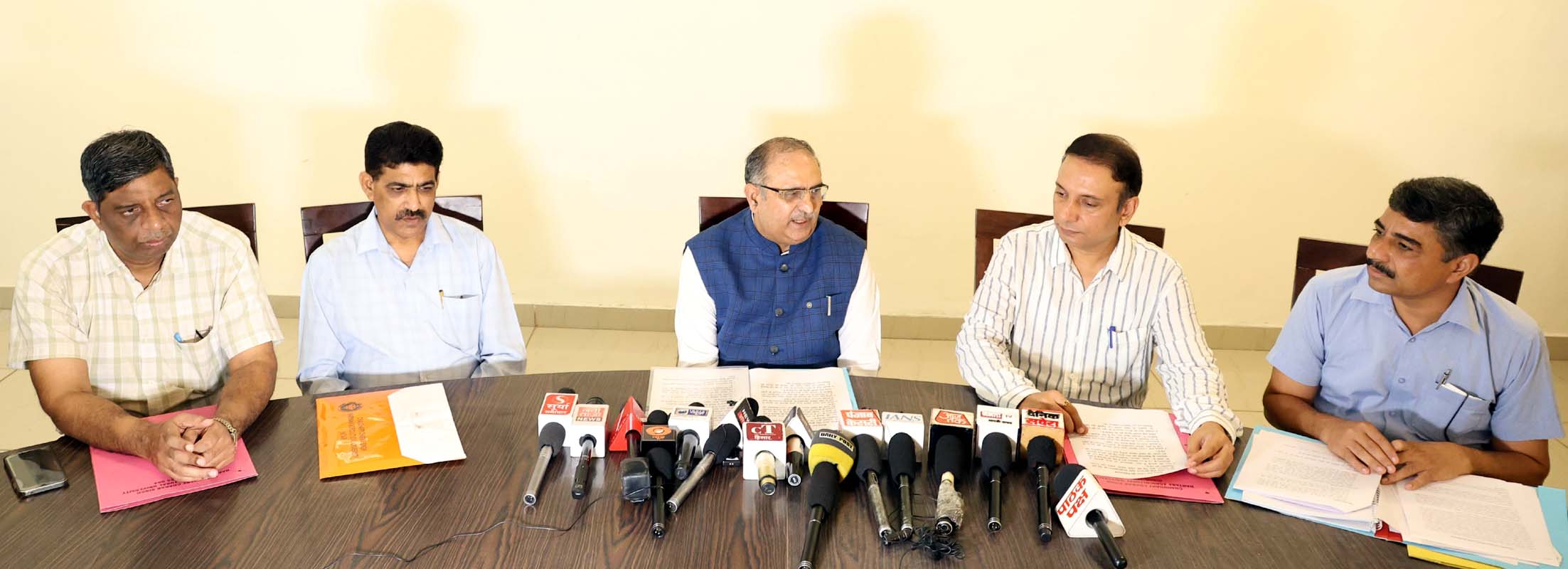कुलपति प्रो. बीआर कम्बोज पत्रकार वार्ता को संबोधित करते हुए। कुलपति प्रो. बीआर कम्बोज पत्रकार वार्ता को संबोधित करते हुए।