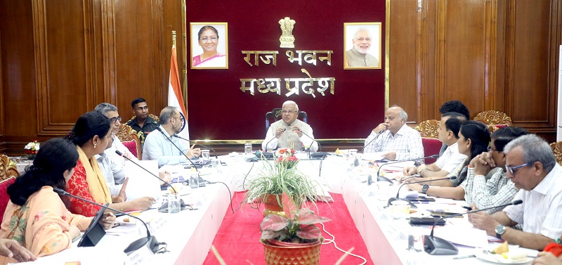राज्यपाल मंगुभाई पटेल ने की समीक्षा बैठक