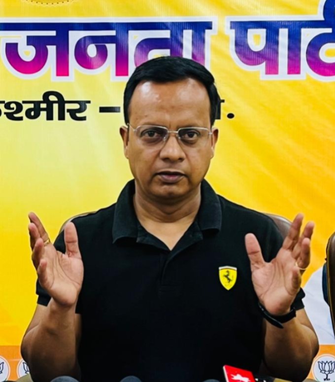 डॉ. ताहिर चौधरी ने ईडी से जम्मू-कश्मीर में सोने की तस्करी के नेटवर्क की तलाशी बढ़ाने का आग्रह किया डॉ. ताहिर चौधरी ने ईडी से जम्मू-कश्मीर में सोने की तस्करी के नेटवर्क की तलाशी बढ़ाने का आग्रह किया